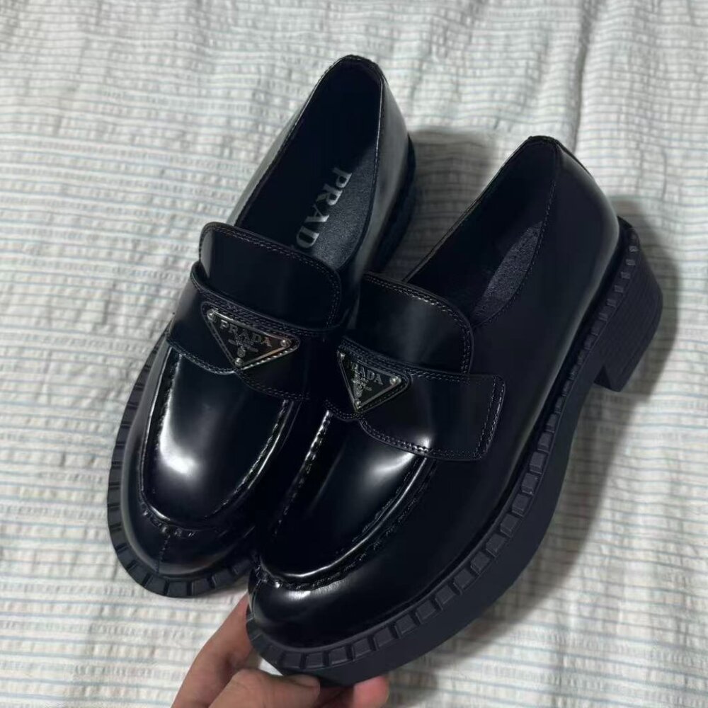 Prada Women’s Black Loafers - Picture 4 of 5